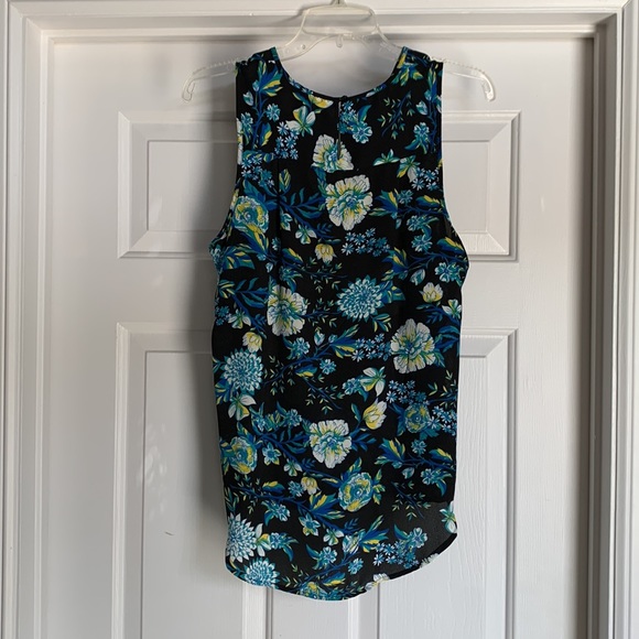 Violet and Claire Floral Tank - Picture 3 of 5